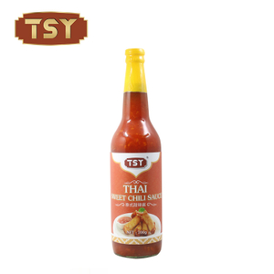 Kochen einer pastösen, würzigen thailändischen süßen Chilisauce