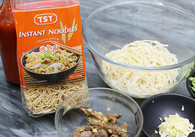 Wie man Instantnudeln kocht